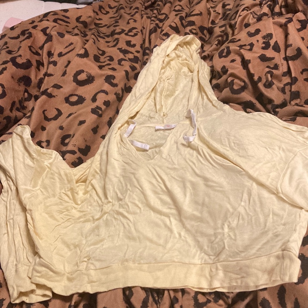 Colsie light weight yellow crop hoodie